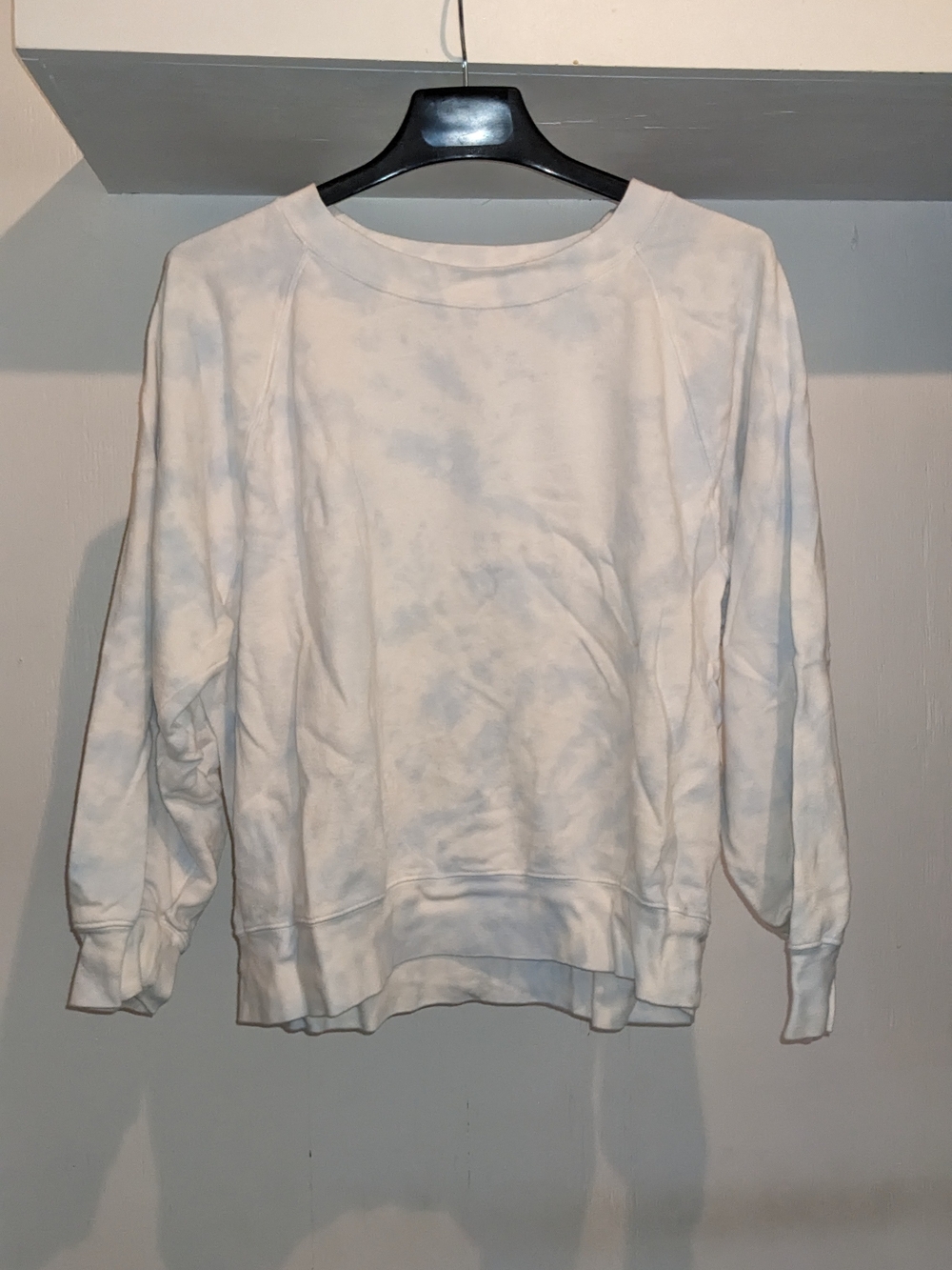 GAP White Crewneck Sweatshirt Baby Blue Tie Dye